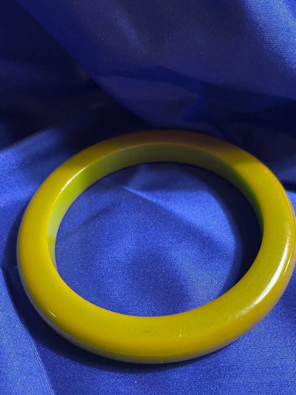 Vintage Chartreuse Bakelite Bangle Bracelet